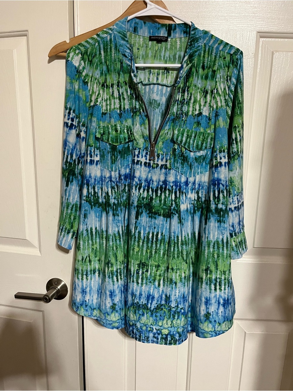 Ava & Grace Green and Blue Tie-Dye Zip-Front Women's Tunic
17-02